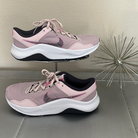Nike Legend Essential 3 Next Nature Women's Training Shoes size 11 - Picture 1 of 6